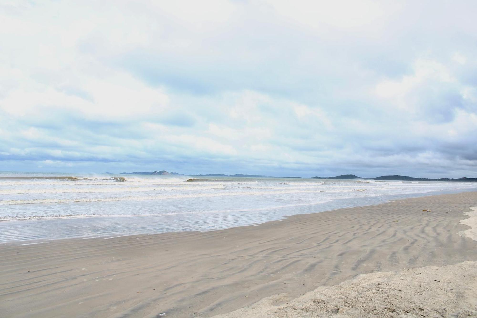 Casa temporada RecantoHouse inteira até 10 pessoas - 1 minuto a pé da praia, com piscina, sinuca e ar condicionado - Condominio Florestinha - Unamar - Cabo Frio Tamoios Esterno foto