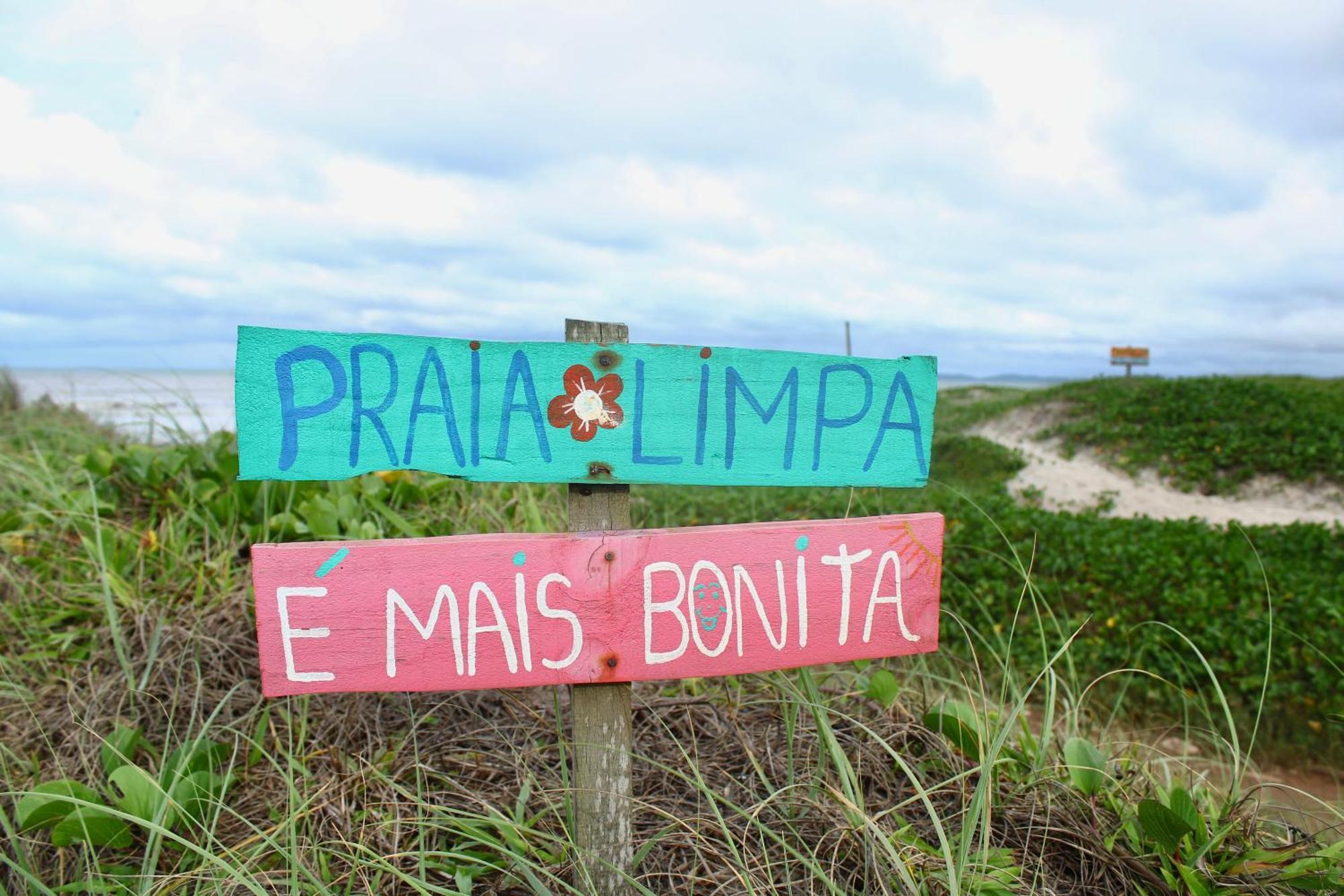 Casa temporada RecantoHouse inteira até 10 pessoas - 1 minuto a pé da praia, com piscina, sinuca e ar condicionado - Condominio Florestinha - Unamar - Cabo Frio Tamoios Esterno foto